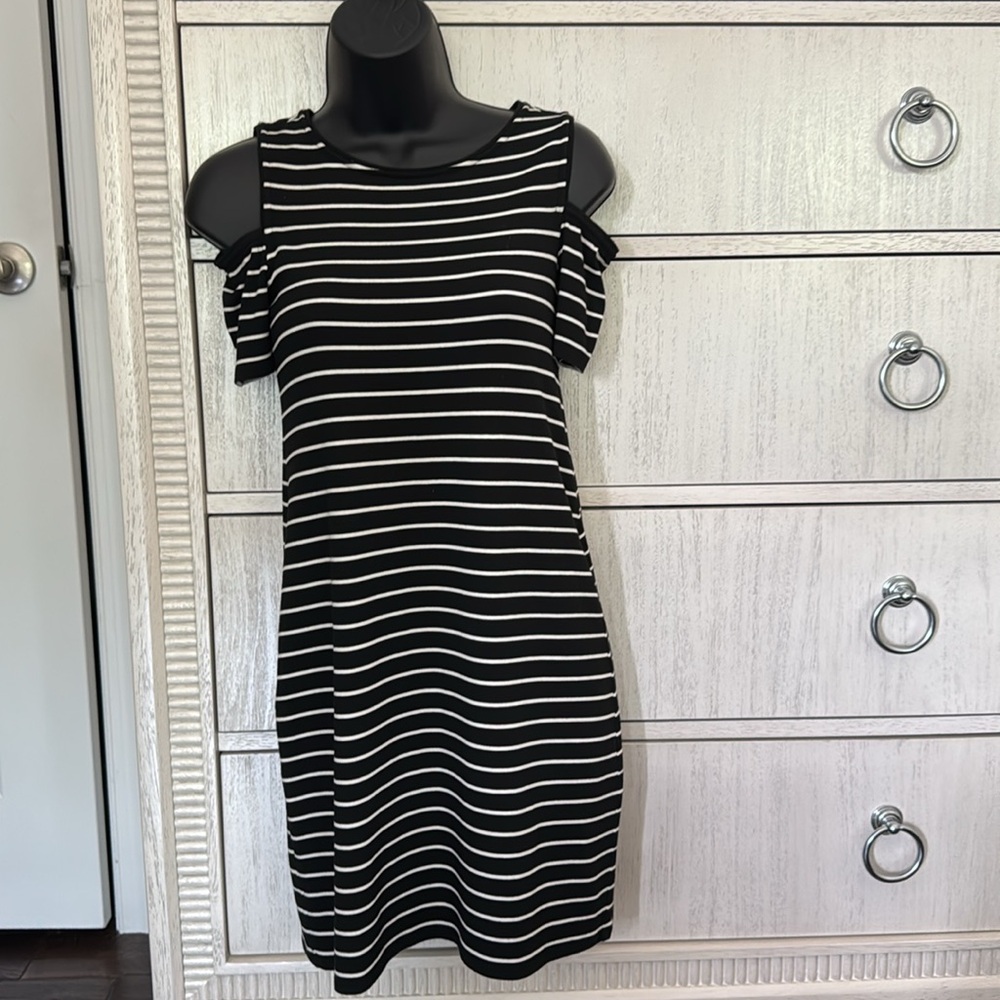White House Black Market Black and White Cold Shoulder Mini Sundress